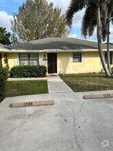 Building Photo - 1253 White Pine Dr