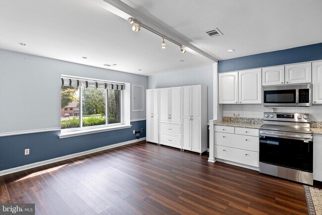 Building Photo - 125 Caernarvon Ct