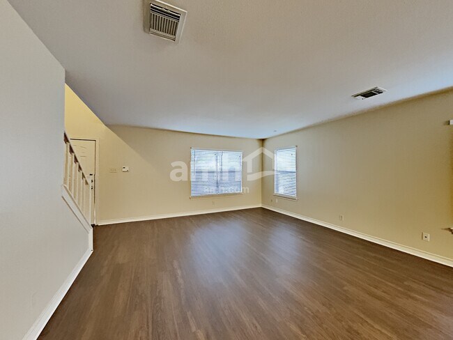 Foto del edificio - 8010 Manderly Place