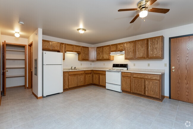 1BR, 1BA - Colonial Manor Apartments