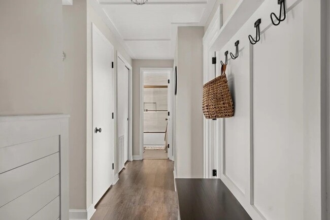 Building Photo - 478 Seabury