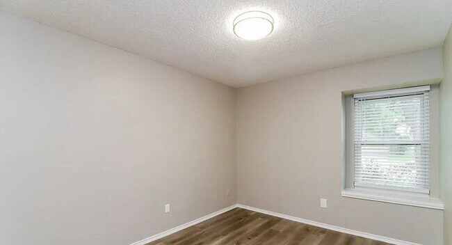 Building Photo - 831 Larue Dr