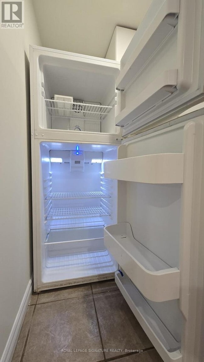 Building Photo - 3661 Lake Shore Blvd W