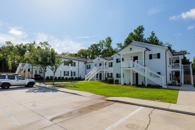 Building Photo - Brooks Trace