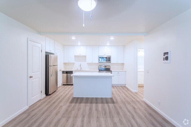 1 BR, 1 BA - 700 SF - Village View Apartments