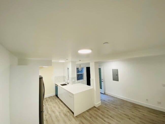 Building Photo - 670 Lombard St