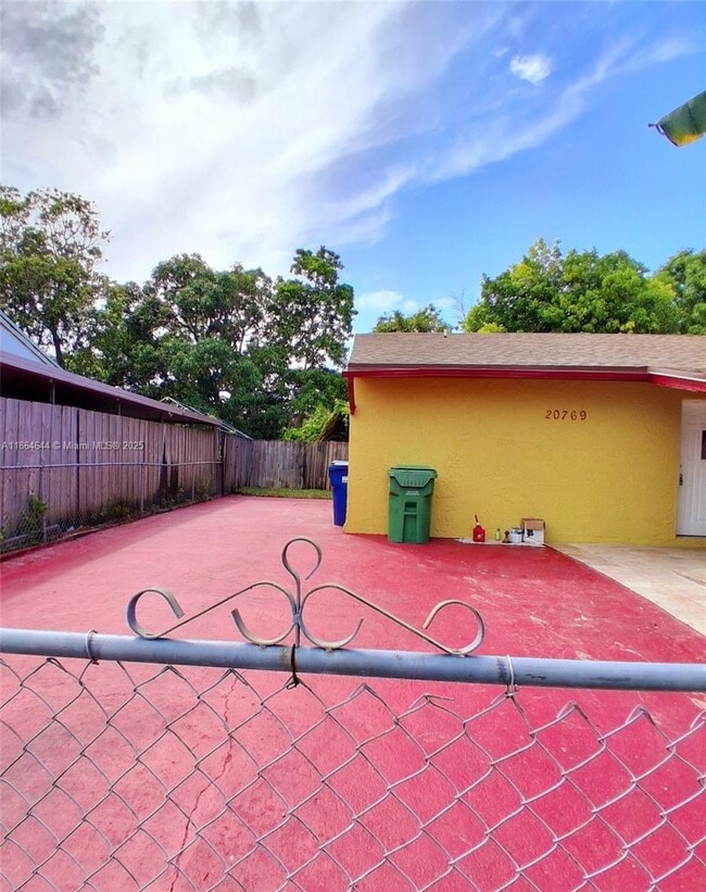 Foto del edificio - 20769 NW 41st Ave