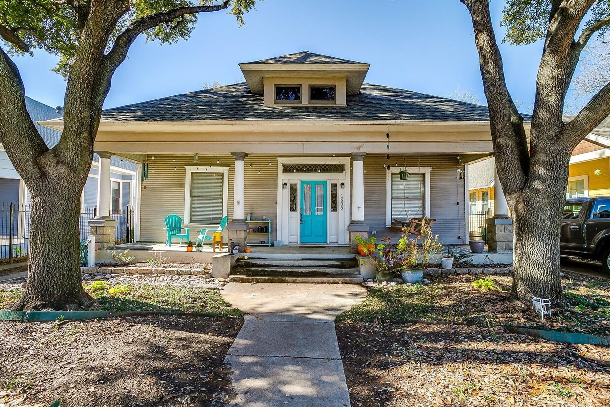 Foto principal - Amazingly Remodeled 1916 Home Located in N...