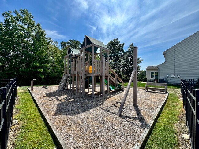 Foto del edificio - Large executive home in pool community Mason, Oh