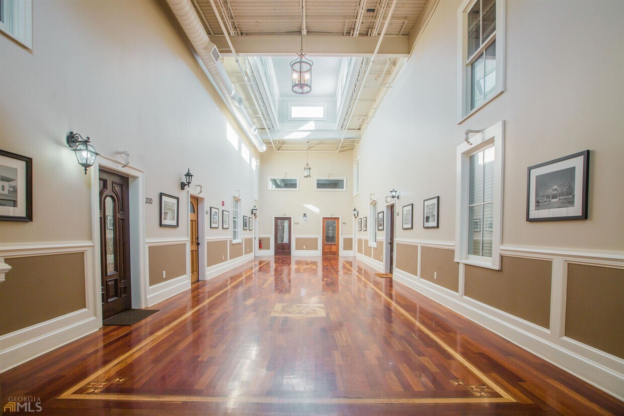 Primary Photo - 315 N Main St
