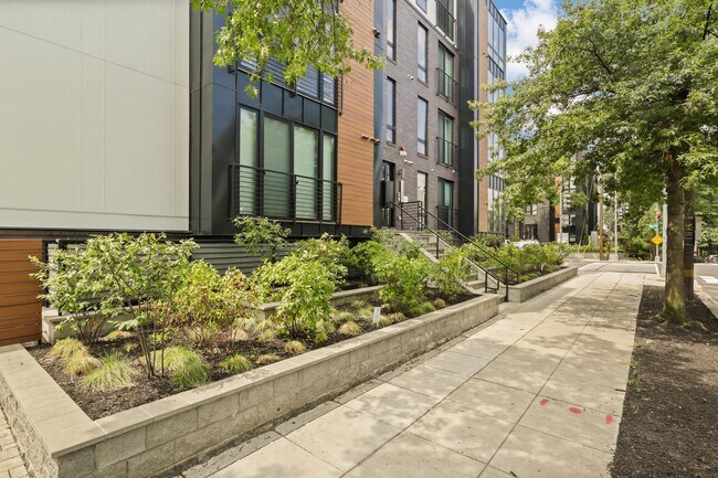 Foto del edificio - 3933 14th St NW