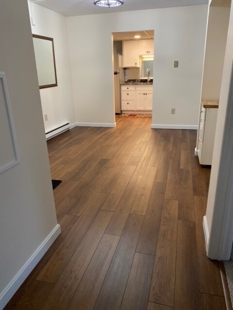 Dining area - 751 Main St