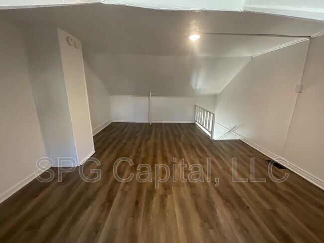 Foto del edificio - 434 W College Ave
