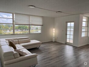 Building Photo - 1301 NE Miami Gardens Dr