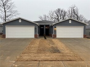 Building Photo - 6600 NW Altus St