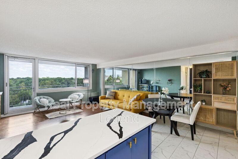 Foto principal - 3883 Turtle Creek Blvd