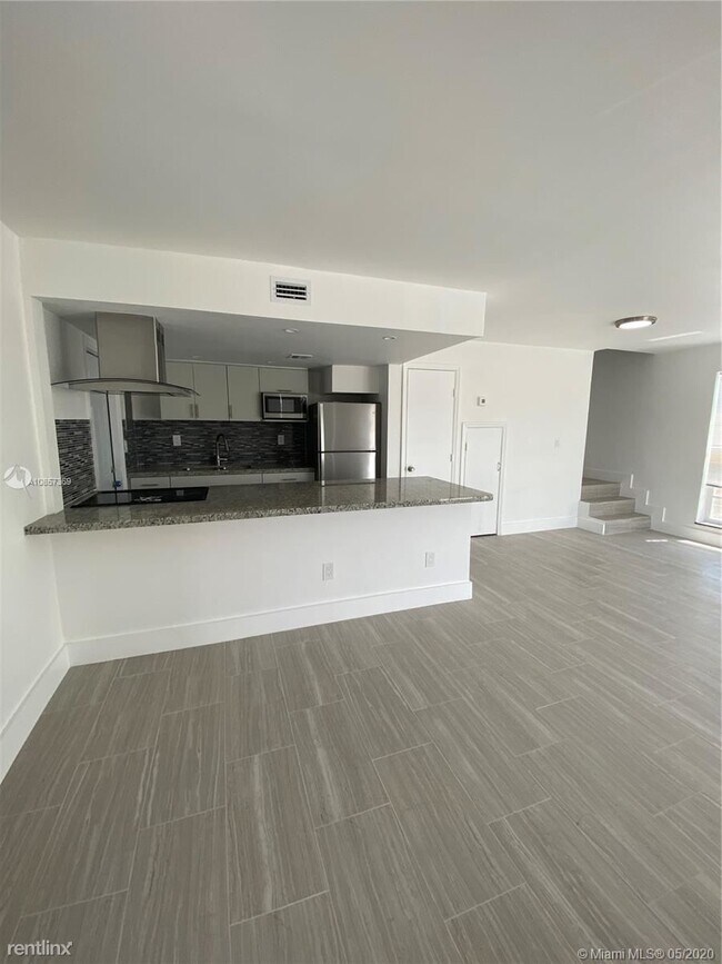 Building Photo - 2 br, 1 bath  - 4378 W Flagler St