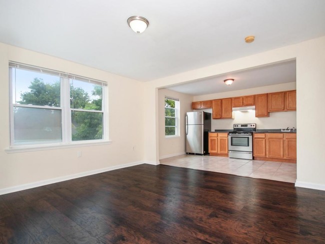 Building Photo - 1325 Marigny St Apt 3