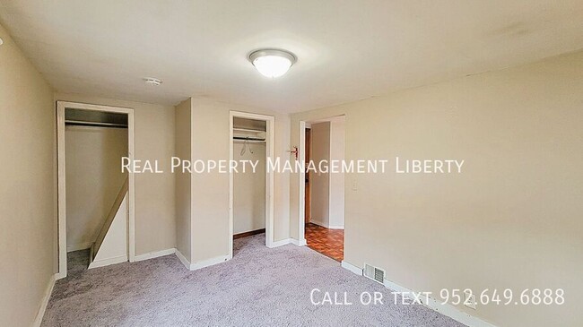 Foto del edificio - 412 N Cedar St