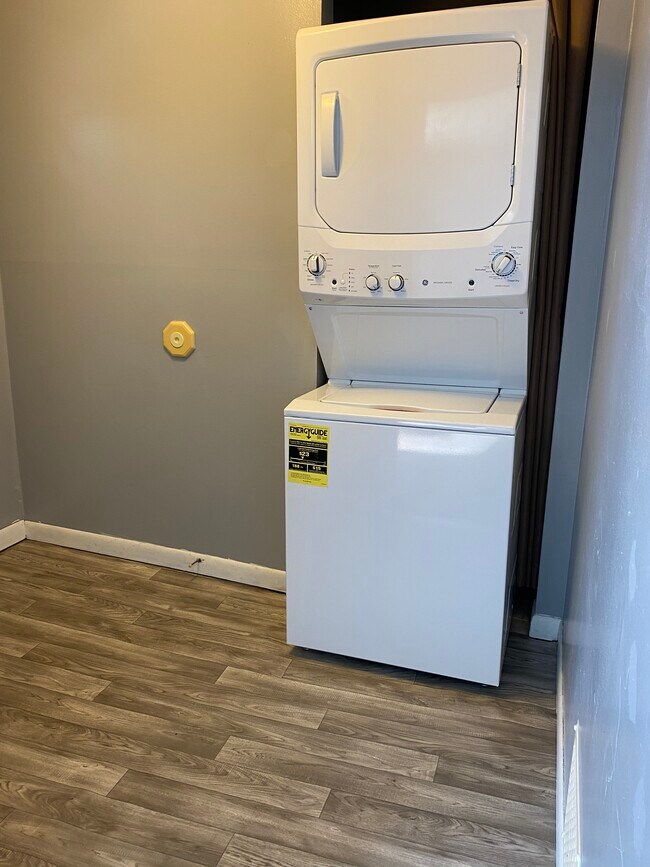 Washer/Dryer - 198 W State St