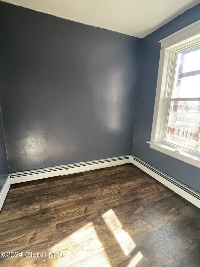 7 Wilbur St Unit 2nd Fl, Albany, NY 12202 Room for Rent in Albany, NY