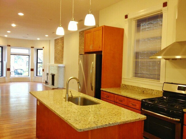 Foto del edificio - 633 W Fullerton Pkwy