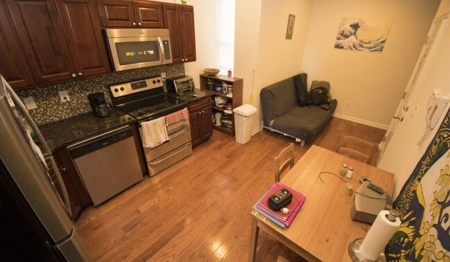 Interior Photo - 1822-1824 N Willington St