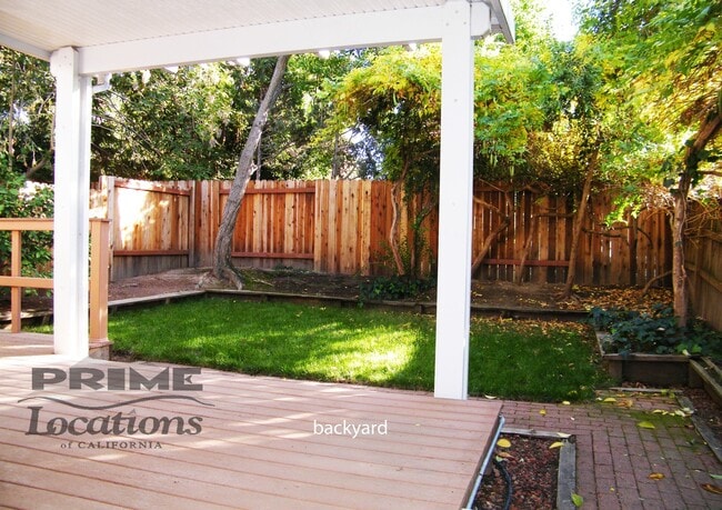 Building Photo - Best Value Roseville duet Townhome