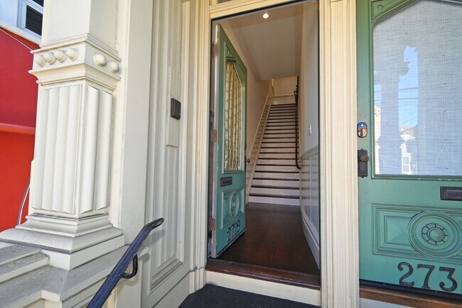 Foto del edificio - January Special!  Elegant 4 br/2 ba Victor...