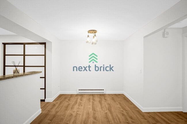 Building Photo - Charming 2 Bedroom 1 Bathroom Condo!