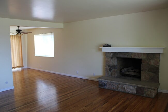 Building Photo - 1943 S Davis Blvd