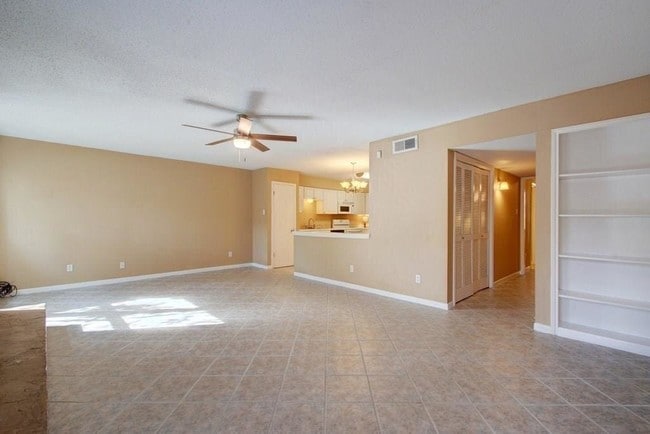 Building Photo - 9009 N Plaza