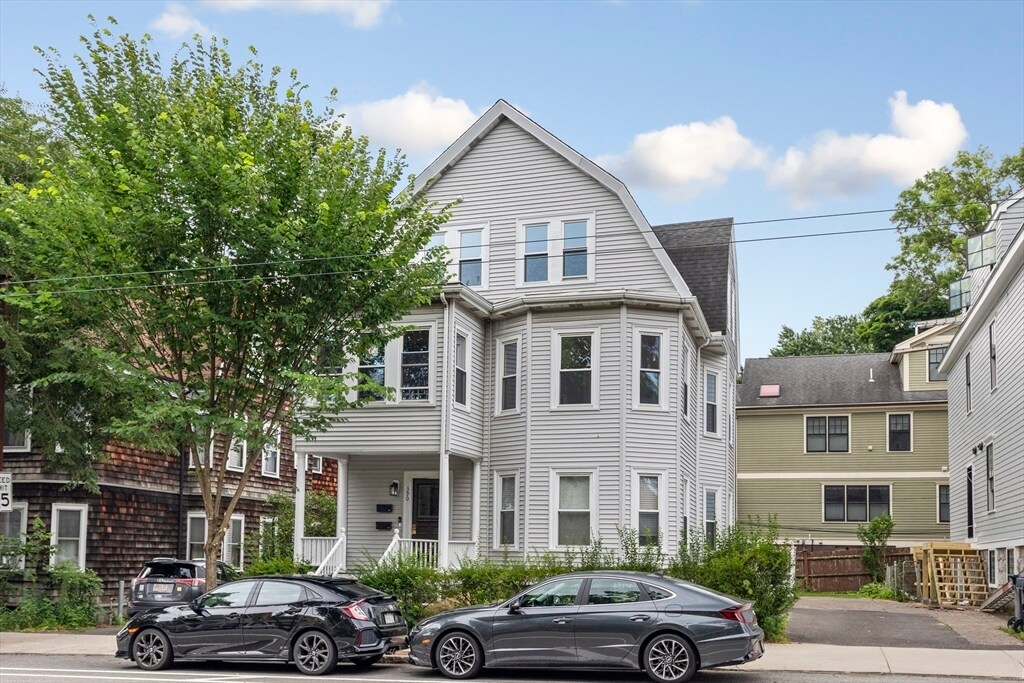 Primary Photo - 390 Huron Ave