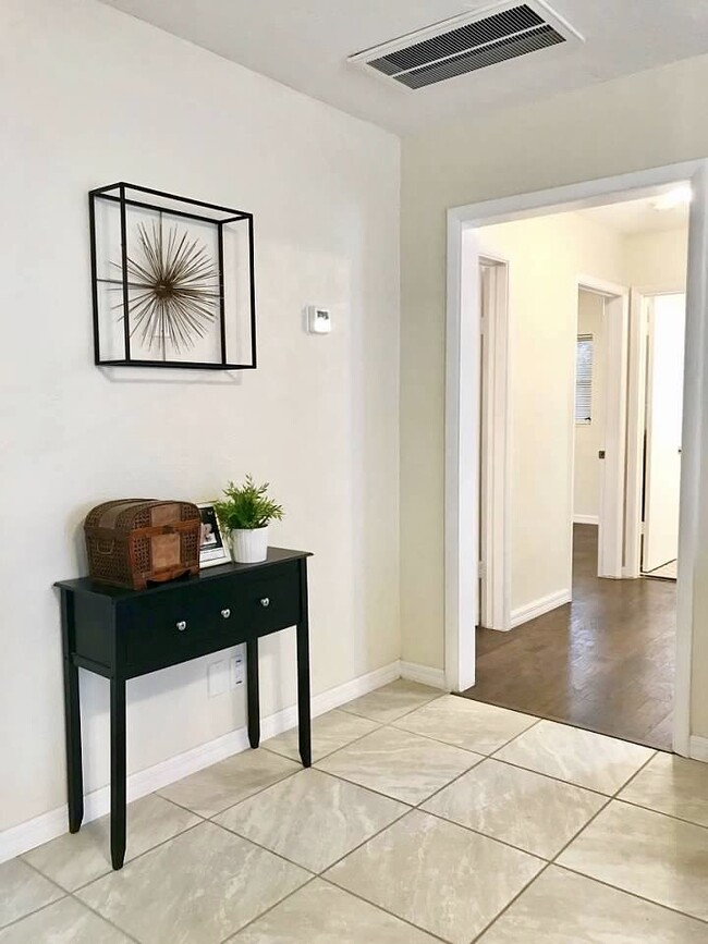 Hall Entry - 922 29th St NW