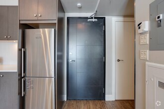 Building Photo - 930-936 6 Ave SW