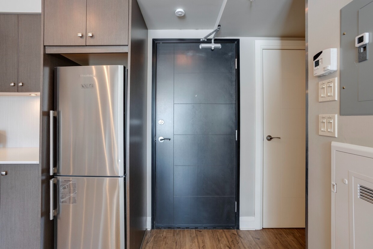 Primary Photo - Stylish 1-Bed Condo for Rent on 6th Ave SW...