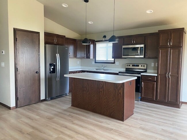 Foto del edificio - 6437 83rd Ave S