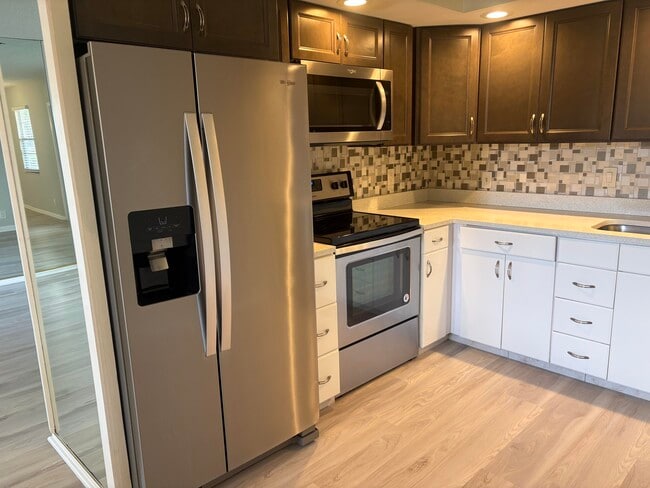 Foto del edificio - 1054 Newcastle A