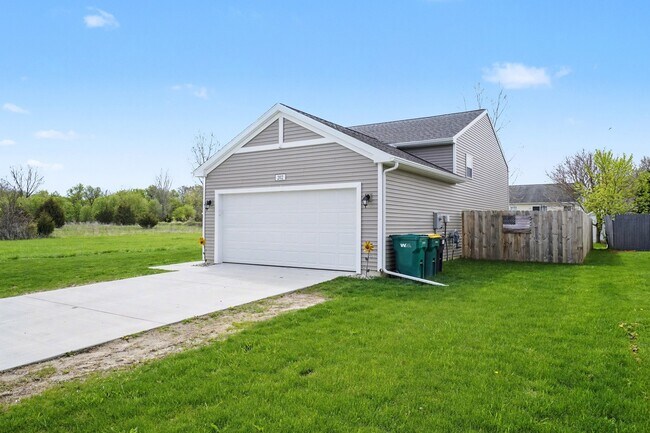 Foto del edificio - 202 Creek Pointe Cir