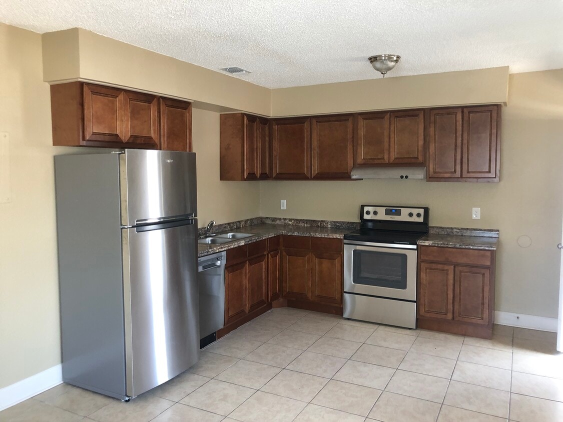 Primary Photo - 1800 3rd Ct SE
