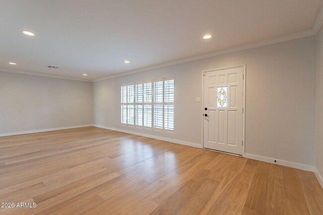 Building Photo - 5715 E Calle Del Paisano