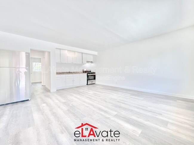 Interior Photo - 3900 Nicolet Ave