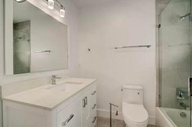 Foto del edificio - 1650 N Riverside Dr