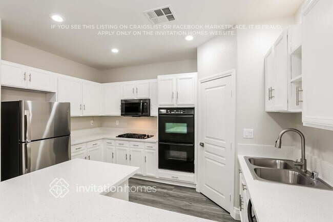 Foto del edificio - 9378 Fort Defiance Ave