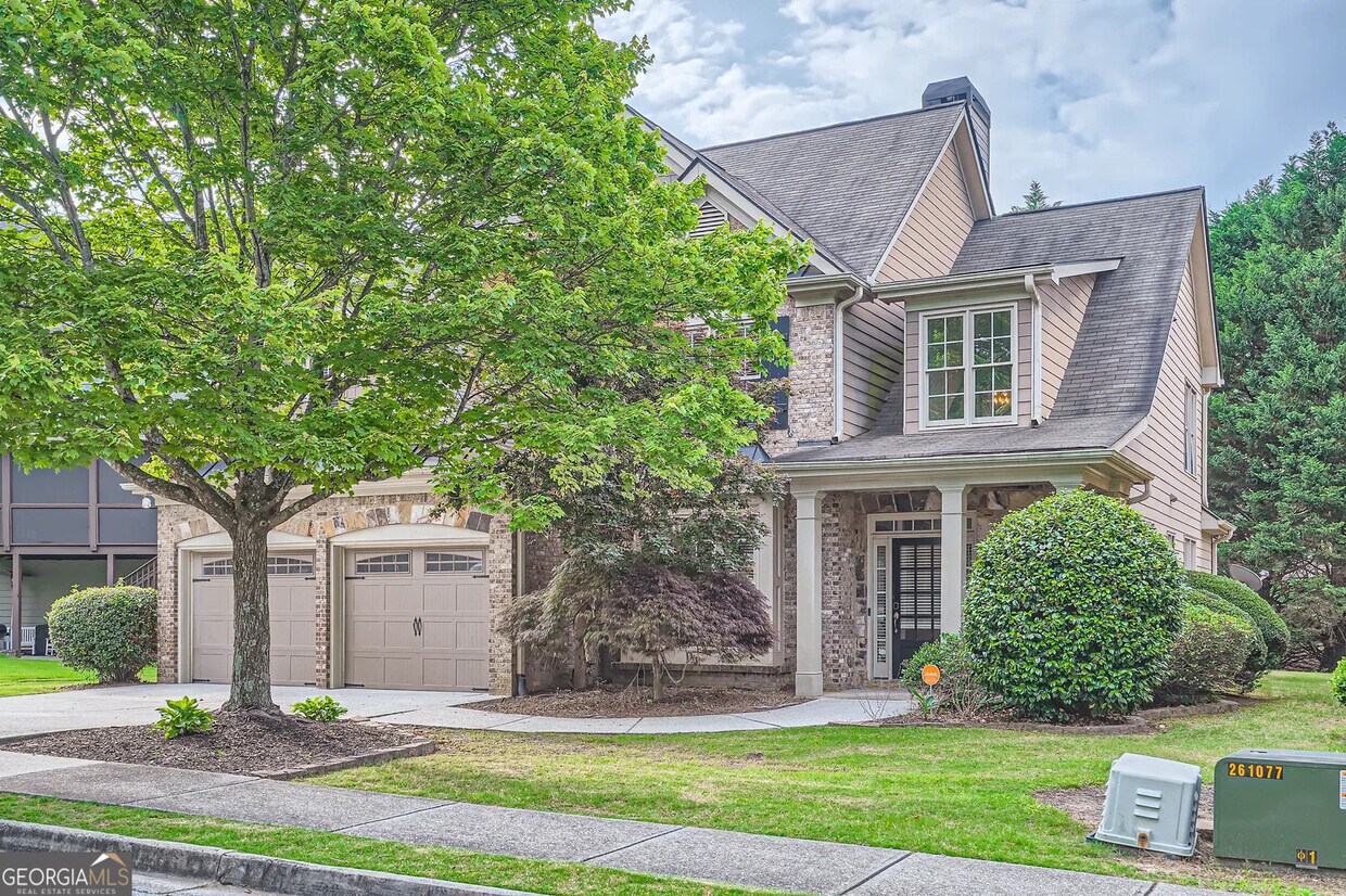 Primary Photo - 121 Whitegrass Way