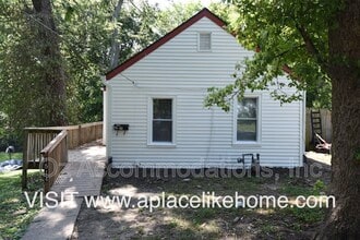 Building Photo - 1514 N Spring St
