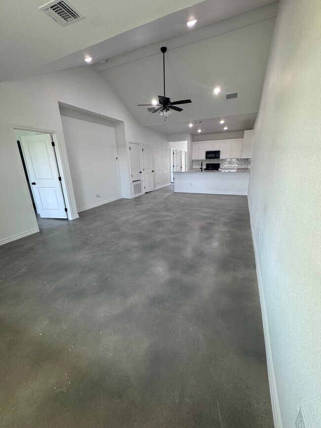 Foto del edificio - 907 Smoke Tree Ln