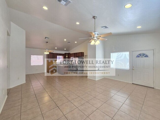 Foto del edificio - Spacious 3-Bed / 2-Bath Home in Central Tu...