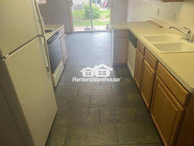 Building Photo - 10794 Tamarack Cir