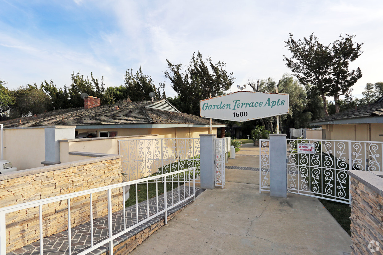 Foto del edificio - Garden Terrace Apartments